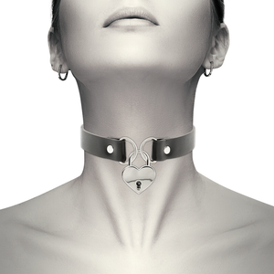 COQUETTE CHIC DESIRE - VEGAN LEATHER NECKLACE WITH KEY HEART ACCESSORY